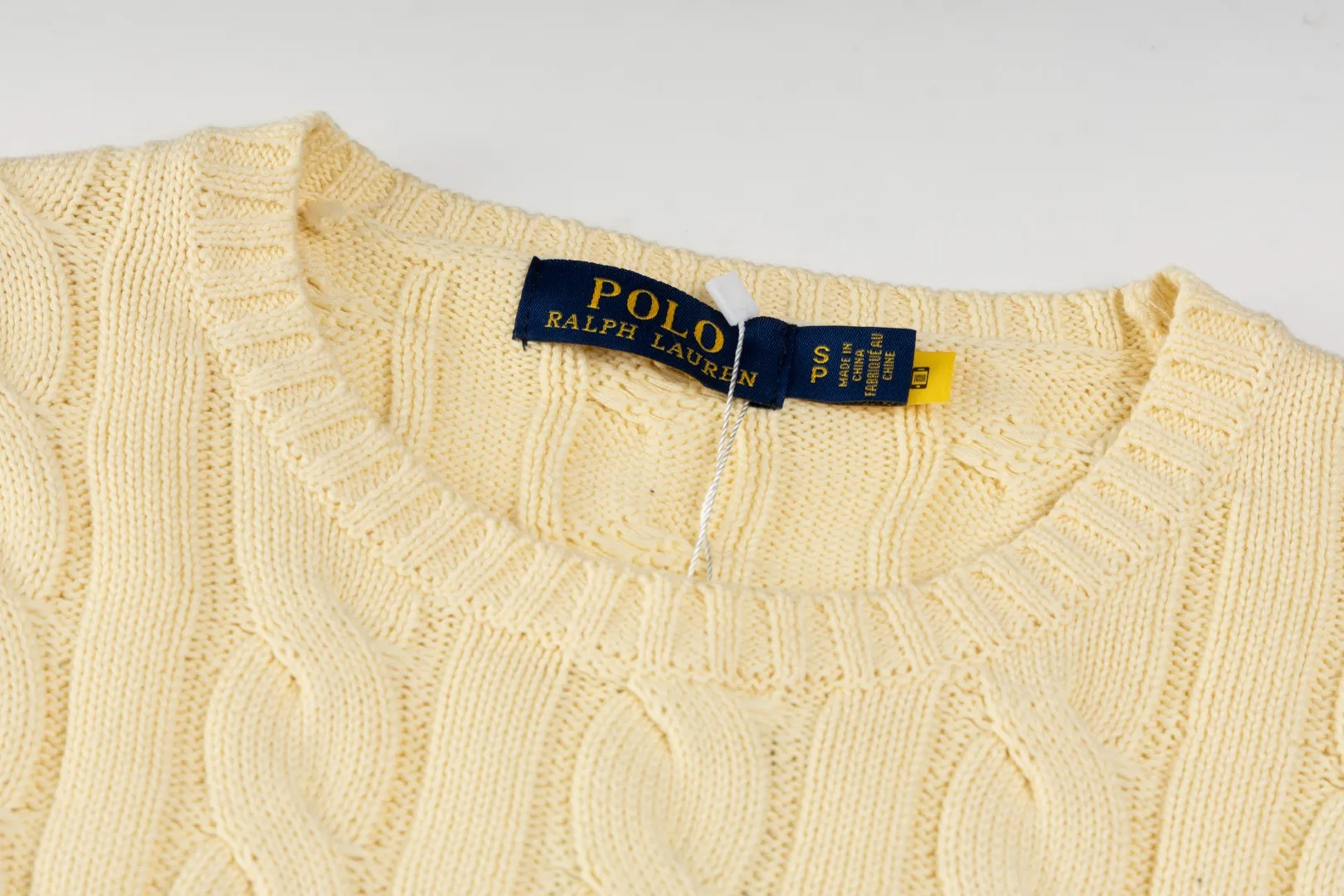 P220 #R91 RALPH LAUREN Ralph Lauren fourteen colors classic small label embroidery round neck pullover cable cardigan sweater men's top, high-density LOGO embroidery on the chest, original customization of tag accessories. Made of pure cotton yarn, pure cotton is skin-friendly and comfortable, small label war horse embroidered twist button round neck sweater 🐎 high quality, follow the blogger to learn how to wear it! Let’s buy a Ralph Lauren cable sweater. It’s a super hard-to-find series after it became popular. It’s hard to find one on the official website. It’s simple and practical to wear, with a lazy and loose feel. The thickened fabric has more texture, feels soft and delicate, and has a loose fit. Whether worn alone or layered, you can wear different styles of fashion with just one piece!   Size：XS S M L Sleeve length: 59/60/61/62/63